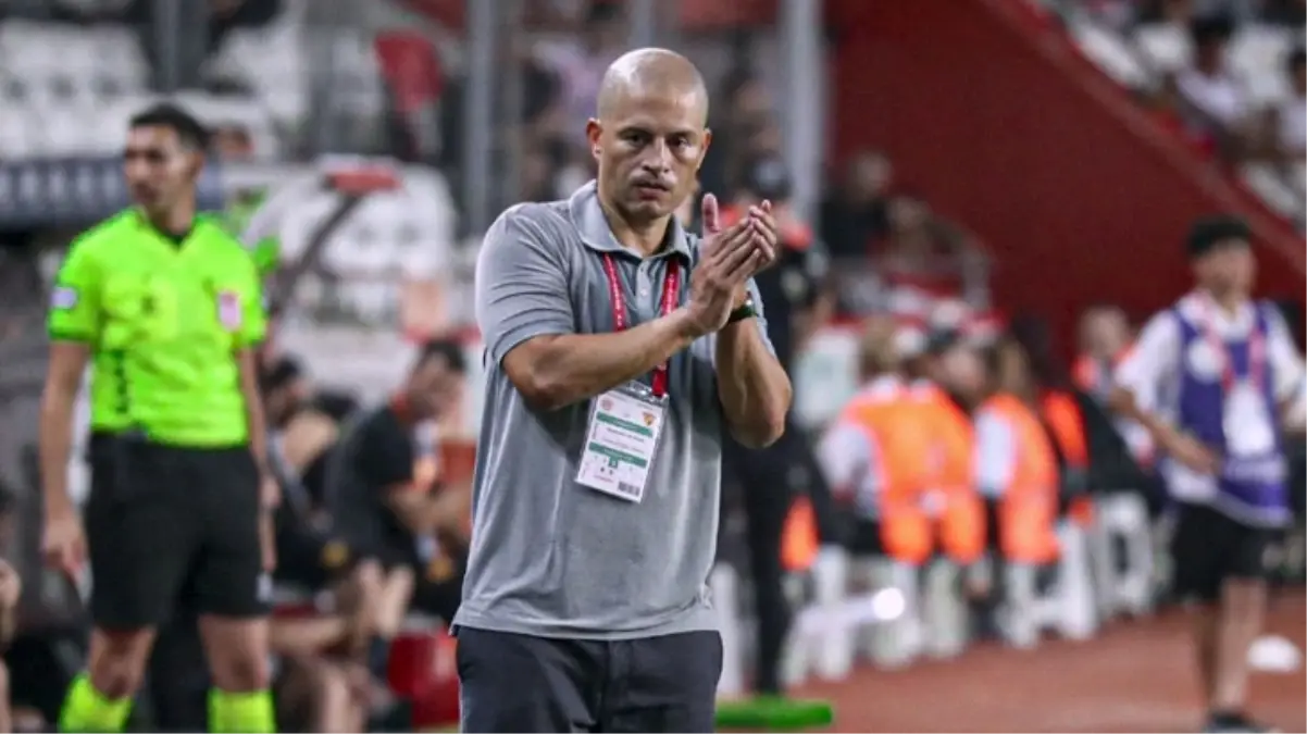 Alex ilk galibiyetini aldı! Antalyaspor’dan müthiş geri dönüş