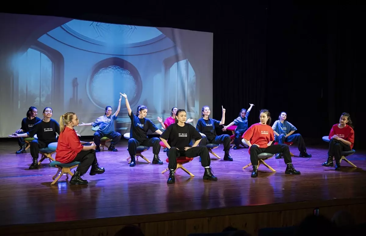 49. İsmet Küntay Tiyatro Ödülleri’nde ‘Dolap’ Müzikali!