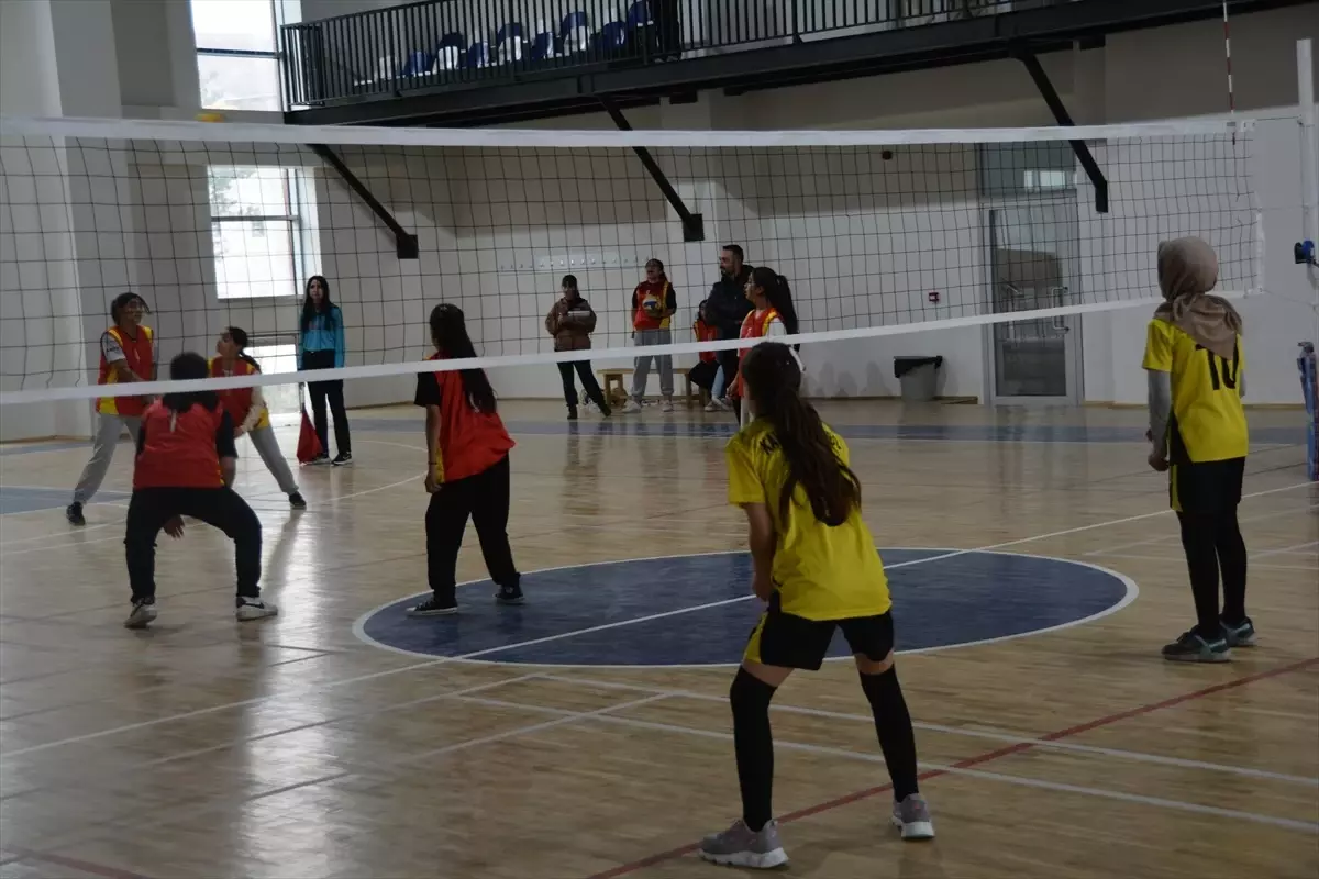 Tatvan’da Yıldız Kızlar Voleybol Yarışması