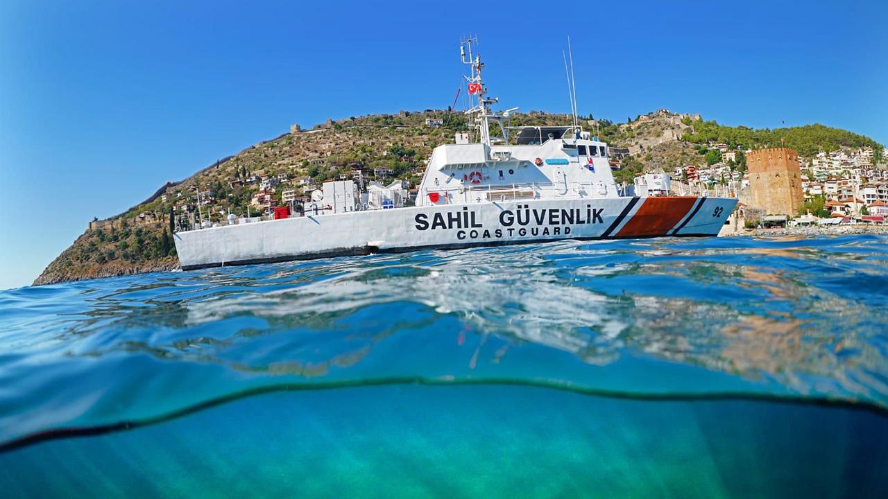Sahil Güvenlik, geçen ay 49 göçmen kaçakçısını yakaladı