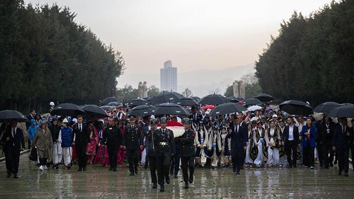Dünya çocukları Anıtkabir’i ziyaret etti