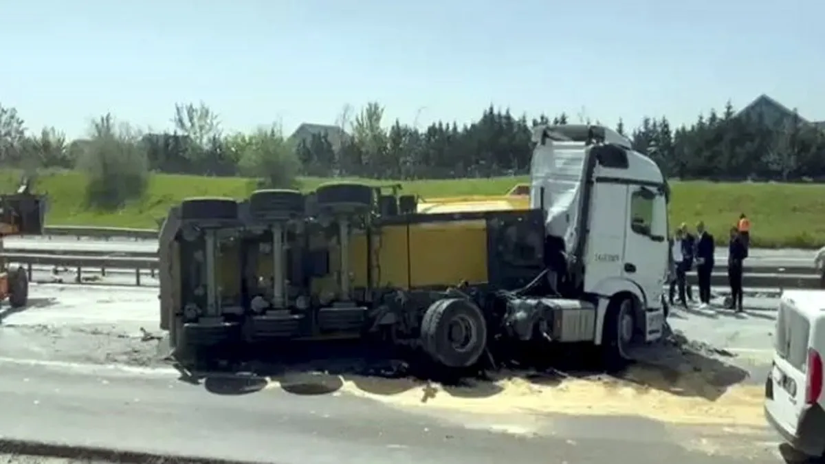 TEM Otoyolu’nda otobüsle hafriyat kamyonu çarpıştı trafik kilitlendi